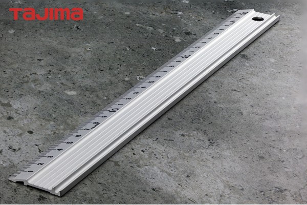 Линейка алюминиевая 200 мм TAJIMA CTG-SD анти скользящая с бортиком