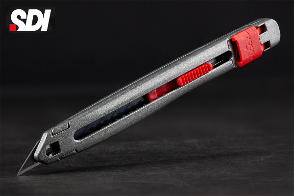 Ніж канцелярський 9 мм оцинкований SDI 3006C