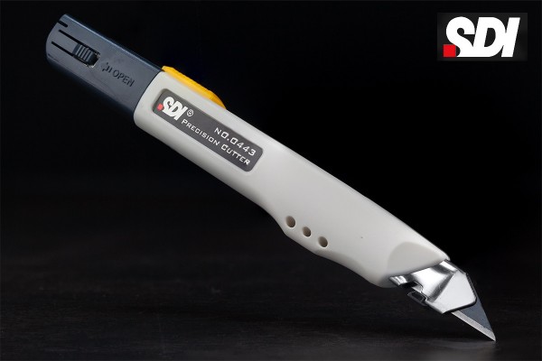 Нож канцелярский 9 мм 30° автофиксатор SDI 0443C